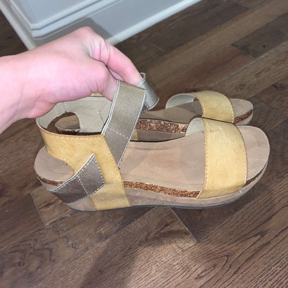 PIERRE DUMAS WEDGES - Picture 5 of 5